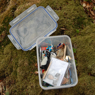 File:Regular geocache tupperware.png