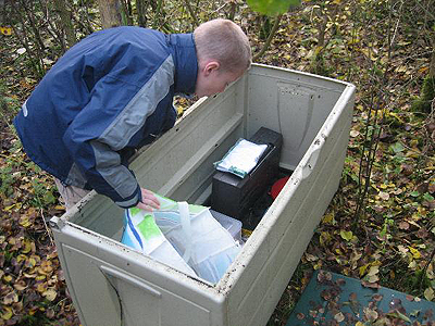 File:Very large geocache.png